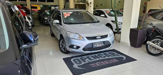 FORD FOCUS 2.0 TITANIUM HATCH 16V FLEX 4P AUTOMÁTICO FORD FOCUS 2.0 TITANIUM HATCH 16V FLEX 4P AUTOMÁTICO